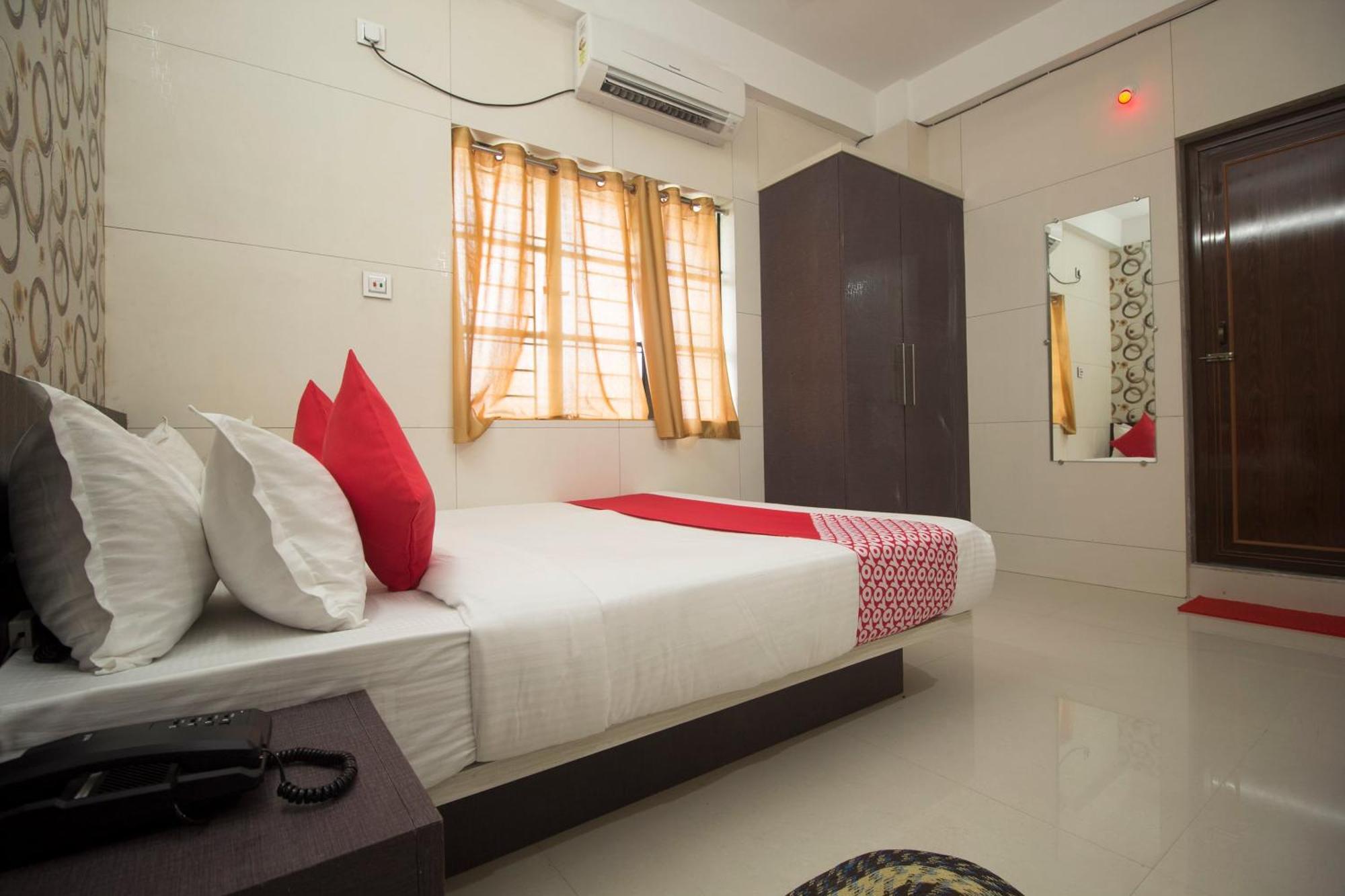 Hotel Super Capital O Priyanshu Shiliguri Exterior foto