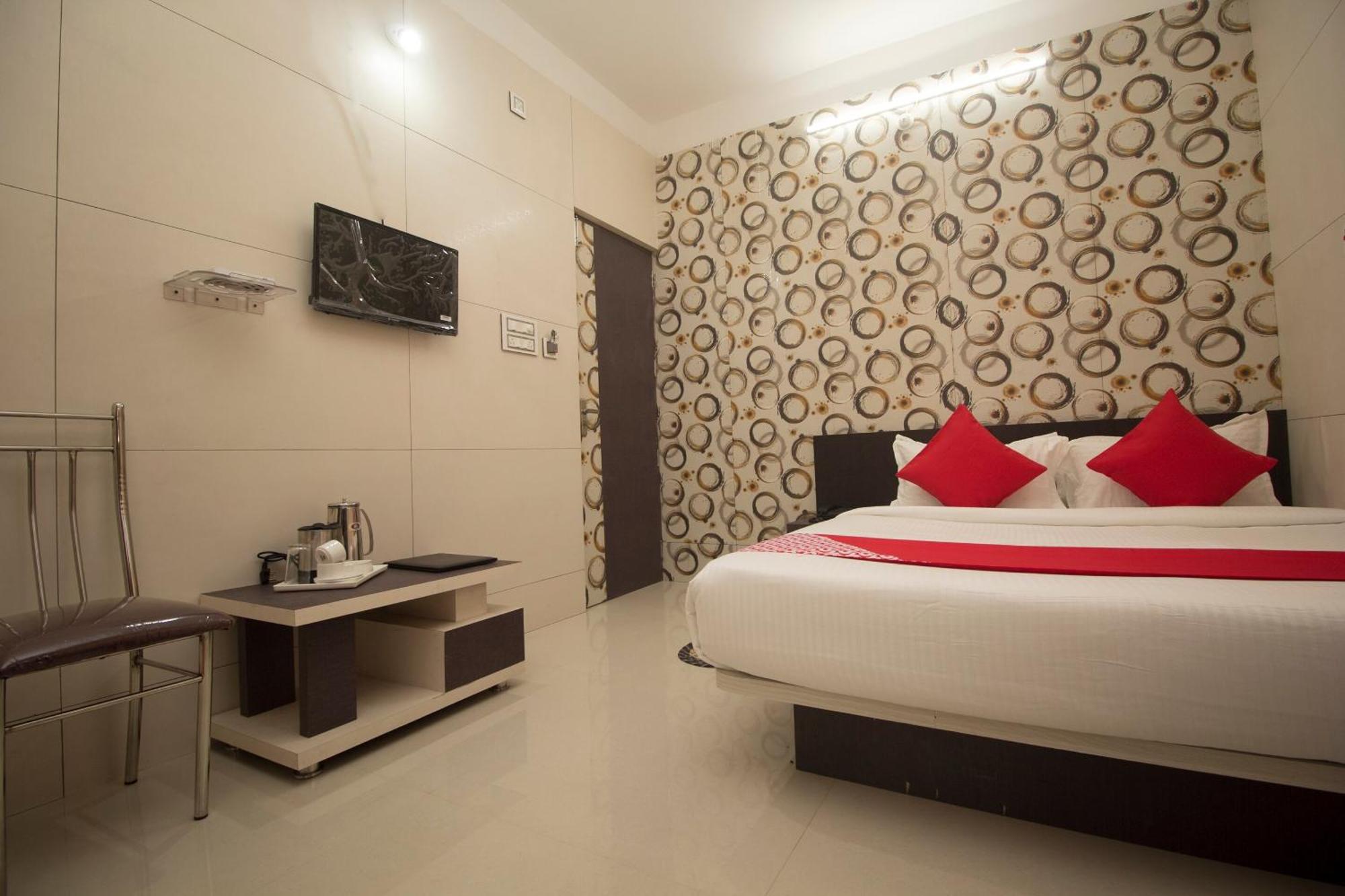 Hotel Super Capital O Priyanshu Shiliguri Exterior foto