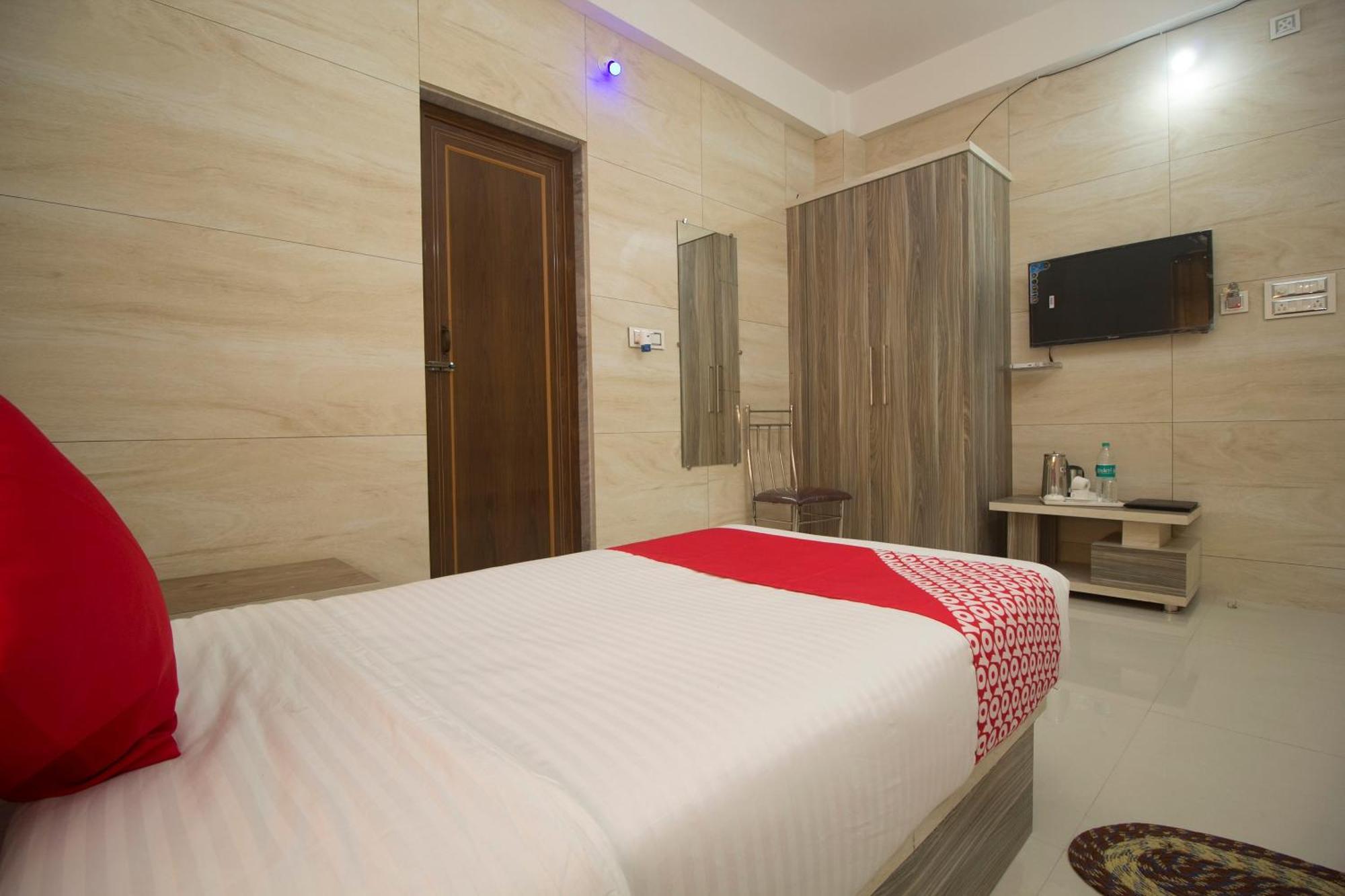 Hotel Super Capital O Priyanshu Shiliguri Exterior foto