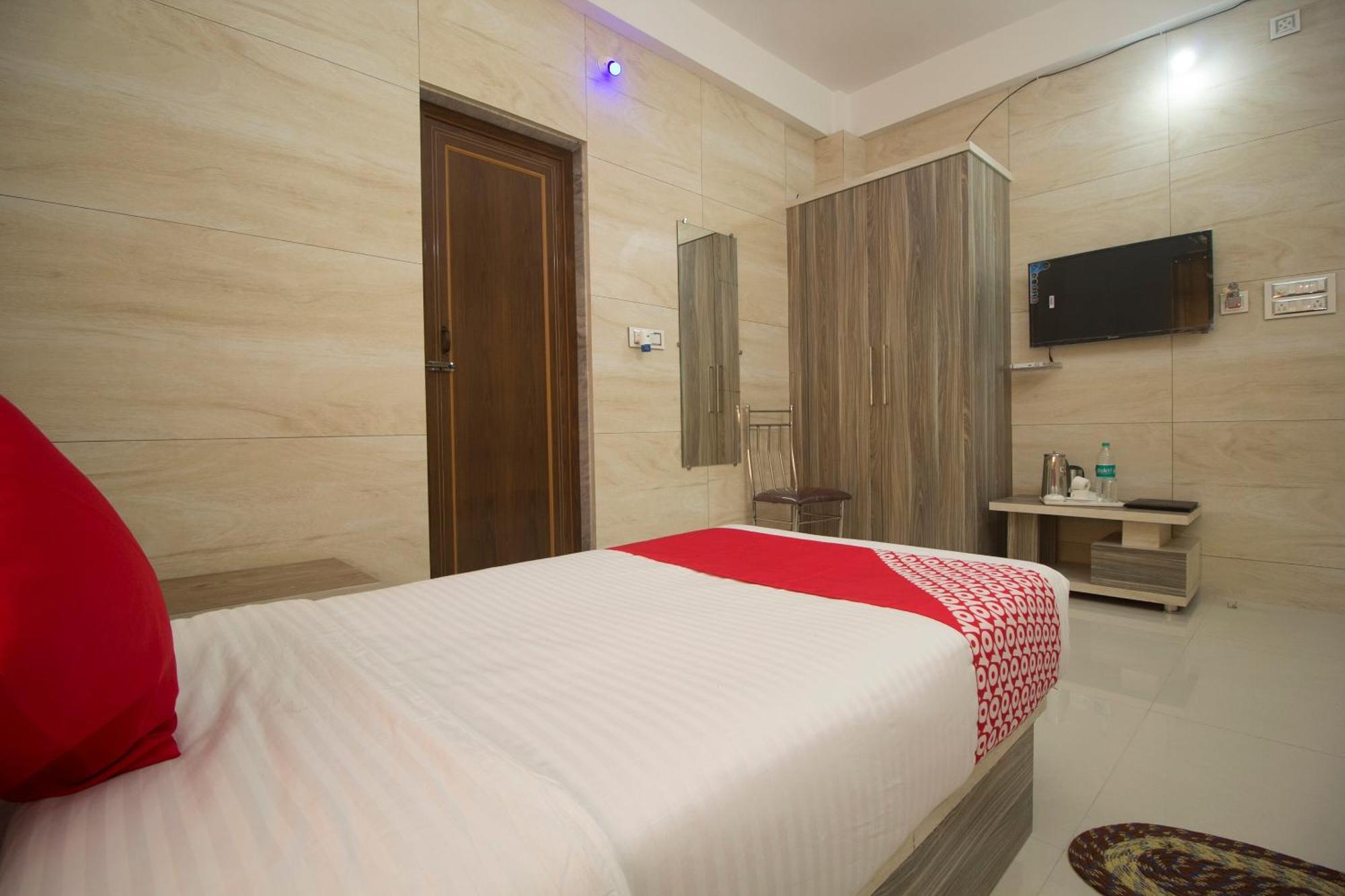 Hotel Super Capital O Priyanshu Shiliguri Exterior foto